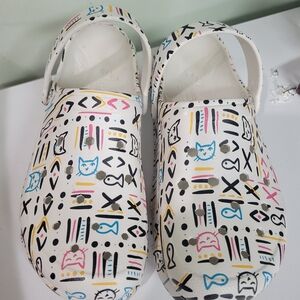 Sketchers Garden Clogs. Kitty Cat Themed. 8.